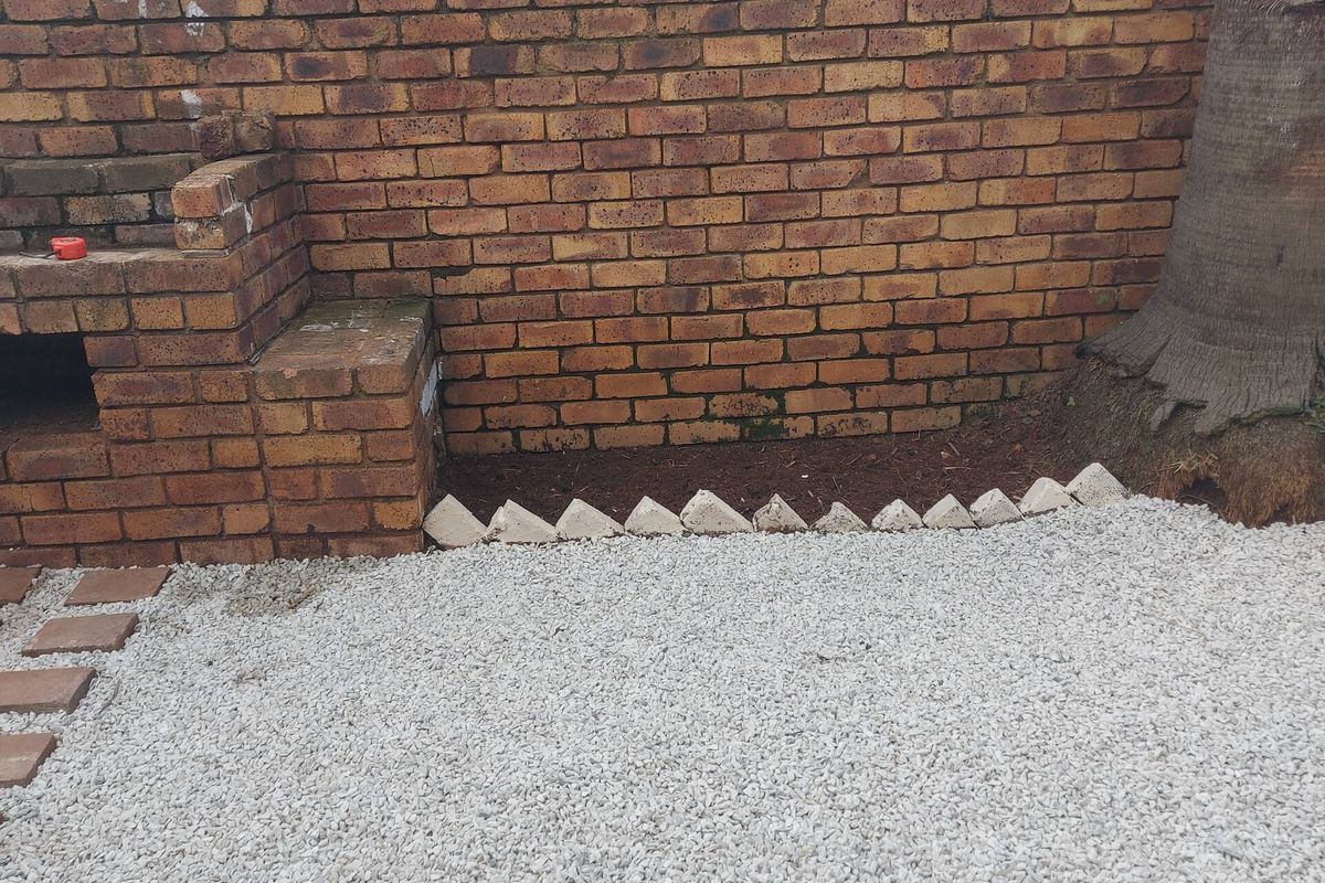 Stunning 2-Bedroom Free Standing Townhouse In Falcon Haven - Photo 3