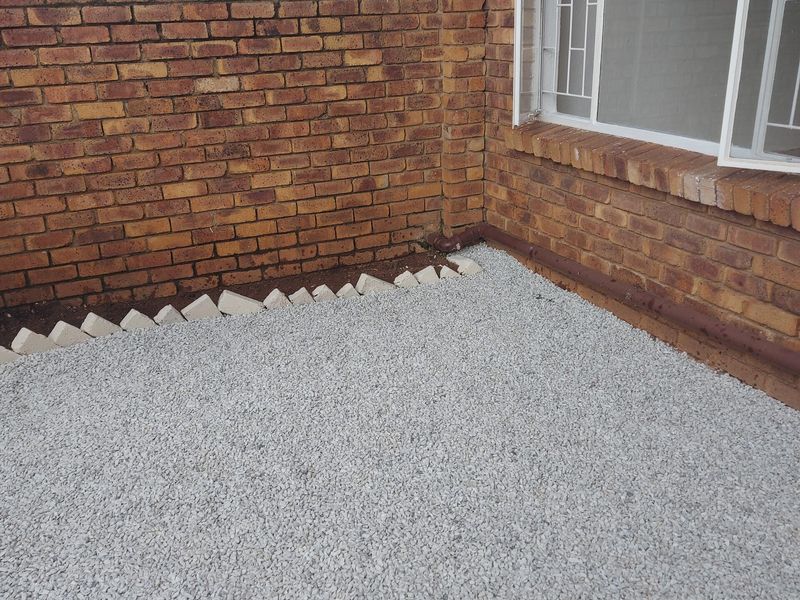 Stunning 2-Bedroom Free Standing Townhouse In Falcon Haven - Photo 4