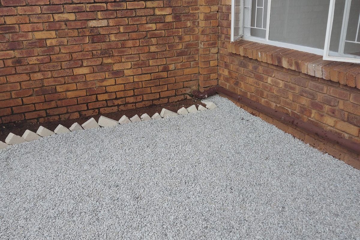 Stunning 2-Bedroom Free Standing Townhouse In Falcon Haven - Photo 4