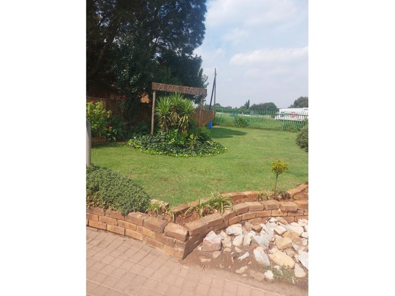 Stunning 2-Bedroom Free Standing Townhouse In Falcon Haven - Photo 10