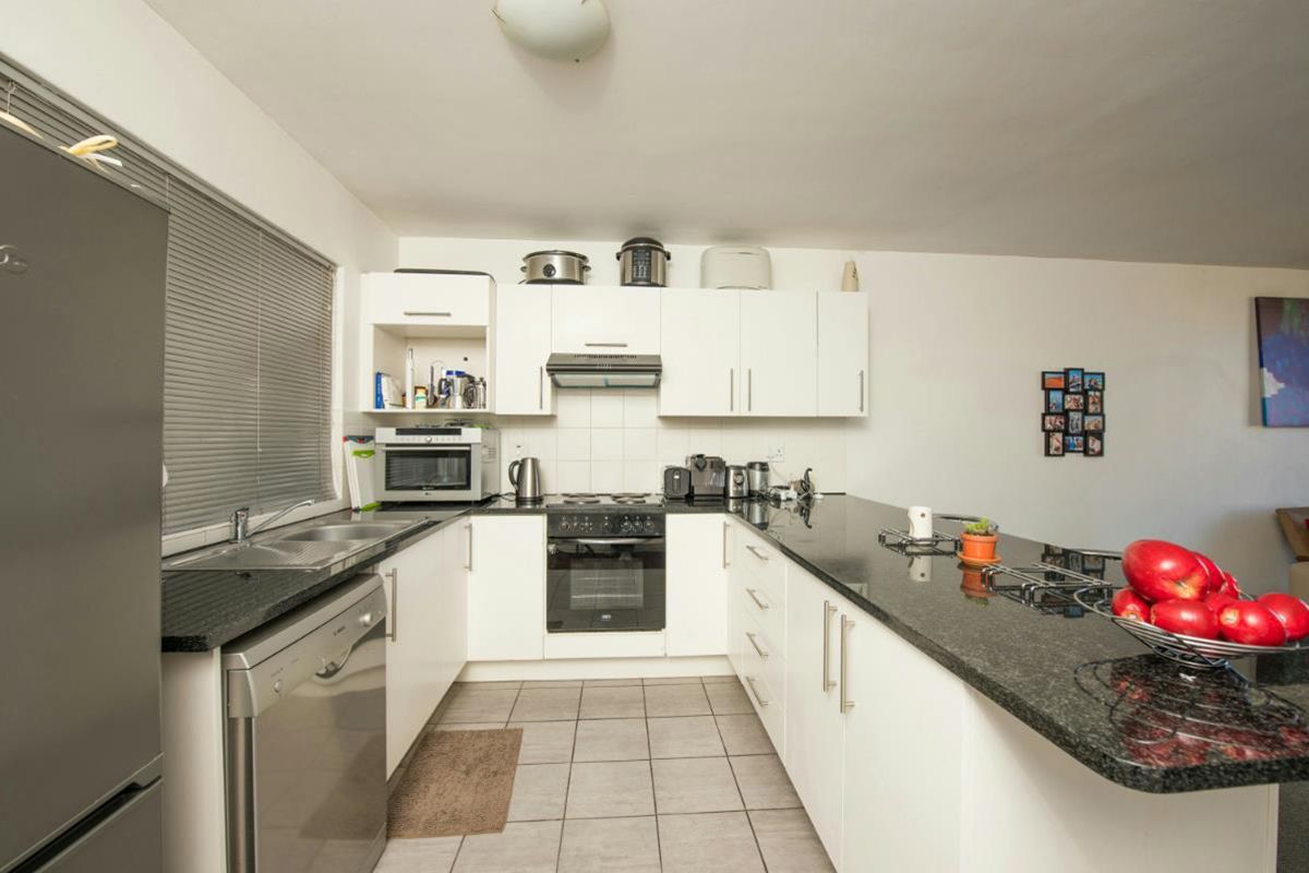 Modern 2-bedroom  And 1-bathroom Corner Apartment In Zonnebloem (unfurnished) - Photo 3