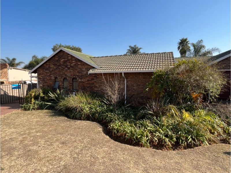 Spacious 1-bedroom And 1-bath Apartment In Kempton Park - Photo 1