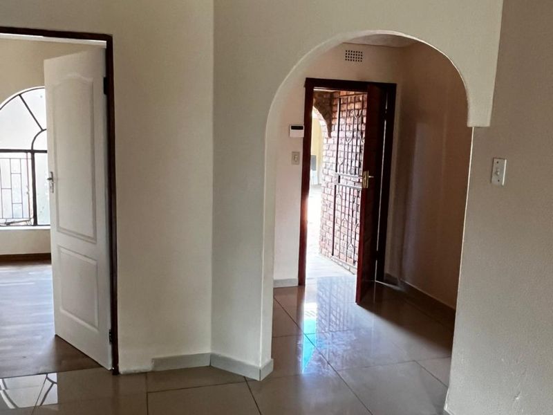 Spacious 1-bedroom And 1-bath Apartment In Kempton Park - Photo 4