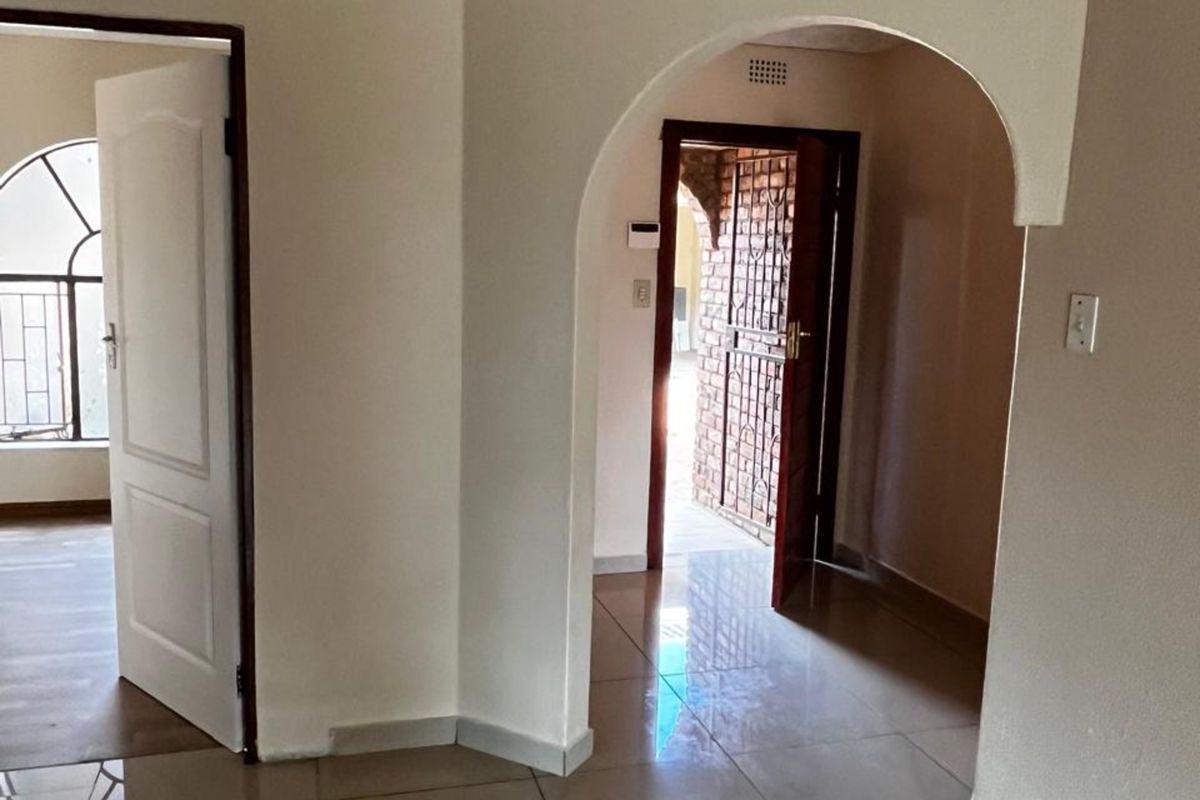 Spacious 1-bedroom And 1-bath Apartment In Kempton Park - Photo 4
