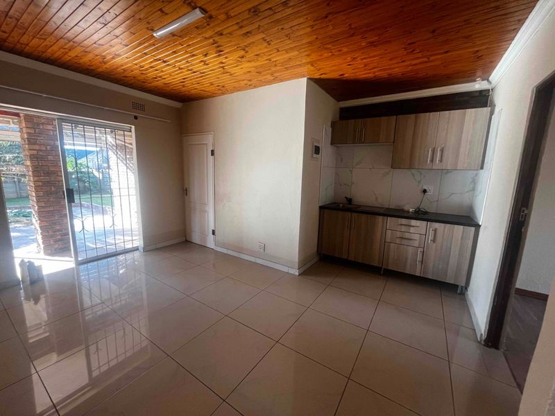Spacious 1-bedroom And 1-bath Apartment In Kempton Park - Photo 2