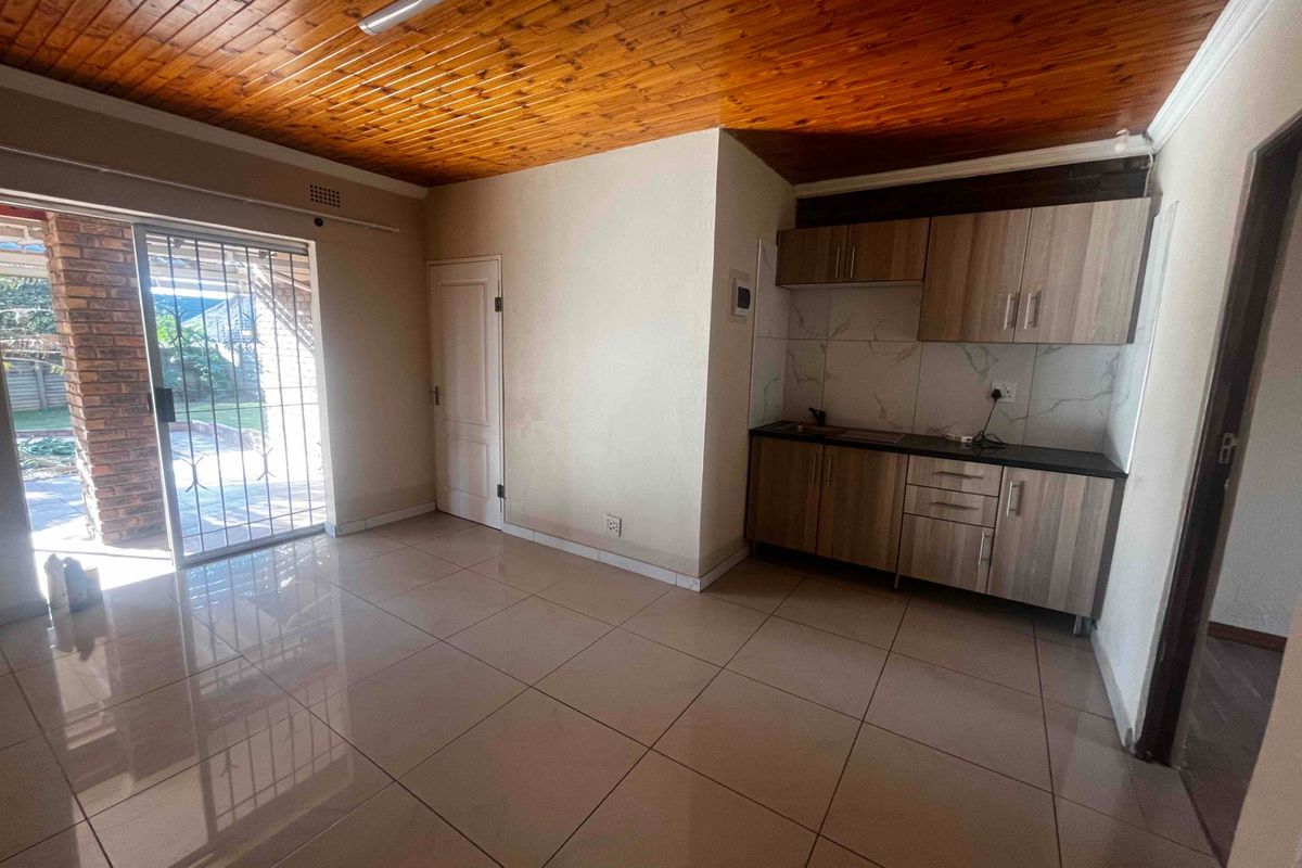 Spacious 1-bedroom And 1-bath Apartment In Kempton Park - Photo 2