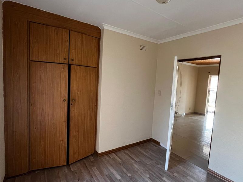 Spacious 1-bedroom And 1-bath Apartment In Kempton Park - Photo 9