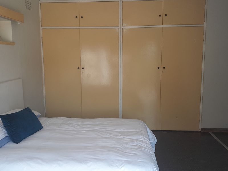 Secure Bachelor Apartment In Cromwell Road, Lombardy East - Photo 7
