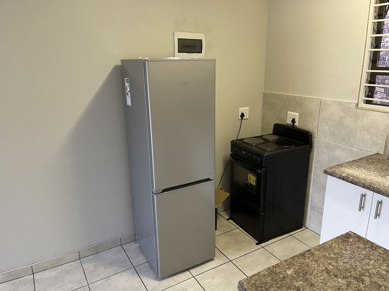 Spacious 1-bedroom And 1-bath Apartment In Glenvista - Photo 8