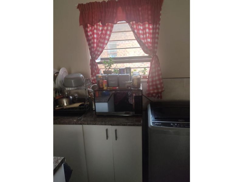 Spacious 1-bedroom And 1-bath Apartment In Glenvista - Photo 6