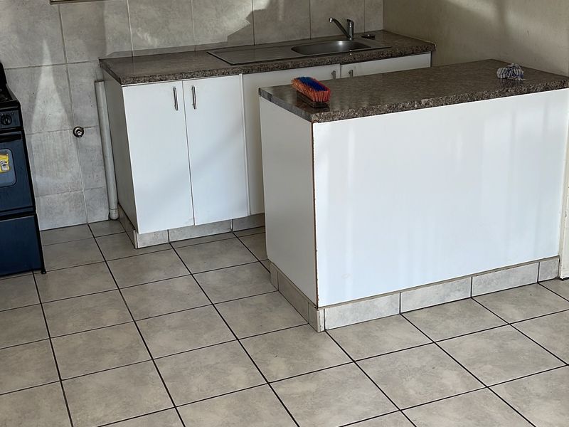 Spacious 1-bedroom And 1-bath Apartment In Glenvista - Photo 5