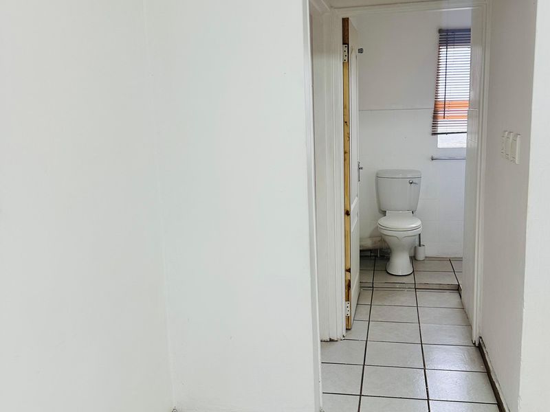 Secure 1-Bedroom And 1-Bathroom Apartment In Kempton Road - Photo 7