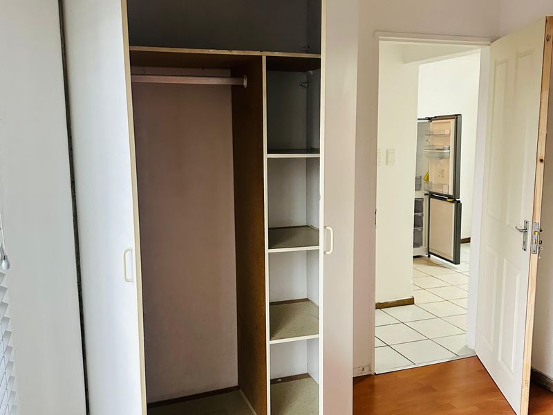 Secure 1-Bedroom And 1-Bathroom Apartment In Kempton Road - Photo 6