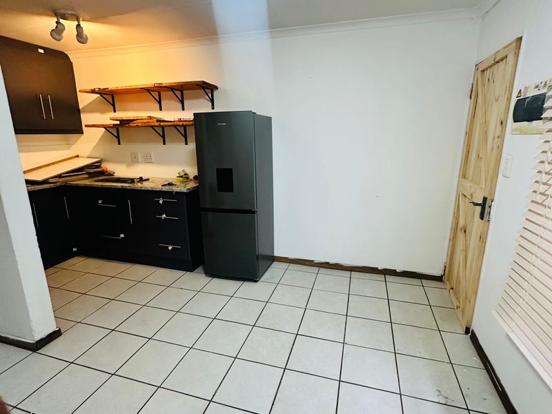 Secure 1-Bedroom And 1-Bathroom Apartment In Kempton Road - Photo 2