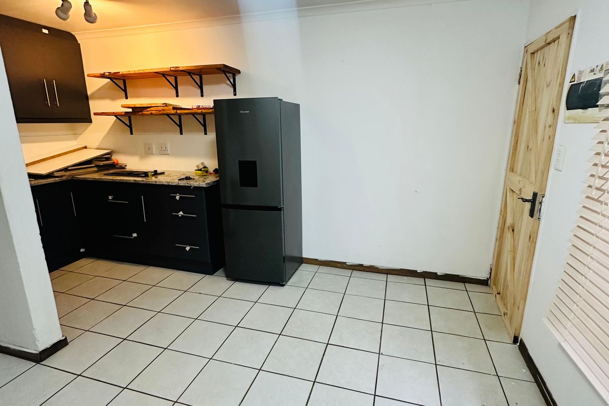 Secure 1-Bedroom And 1-Bathroom Apartment In Kempton Road - Photo 2