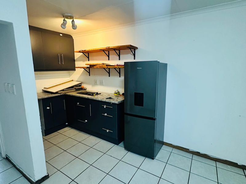 Secure 1-Bedroom And 1-Bathroom Apartment In Kempton Road - Photo 4