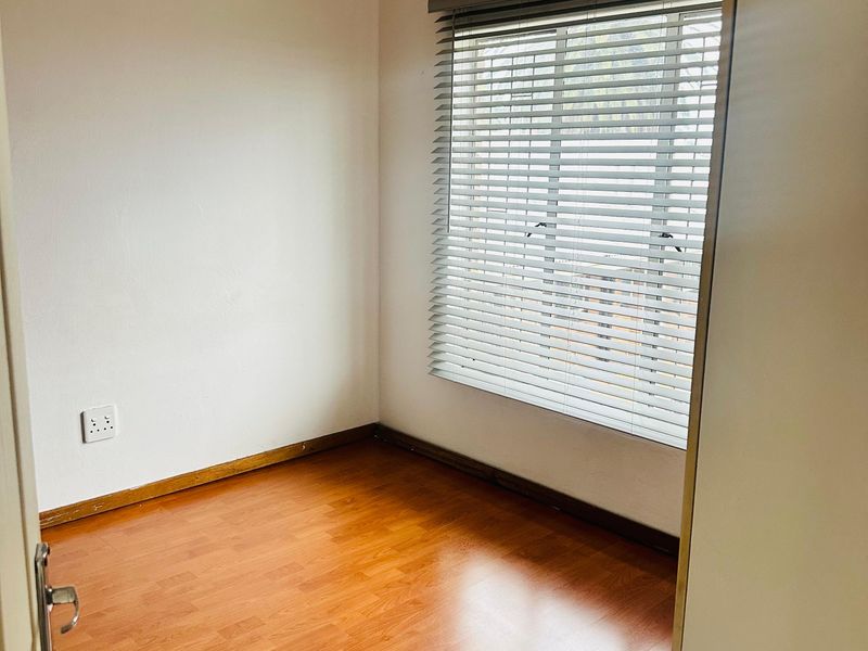 Secure 1-Bedroom And 1-Bathroom Apartment In Kempton Road - Photo 10