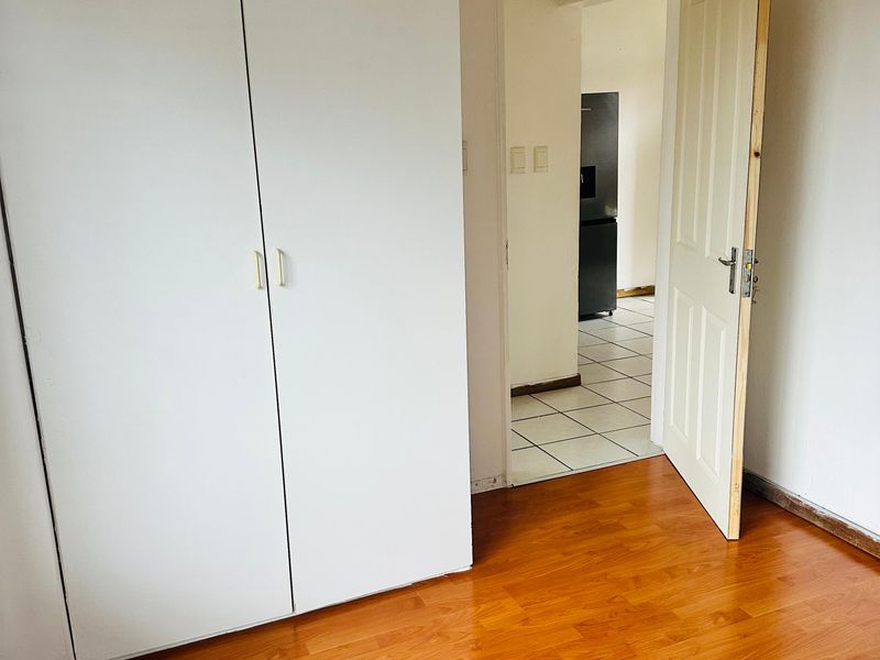 Secure 1-Bedroom And 1-Bathroom Apartment In Kempton Road - Photo 9