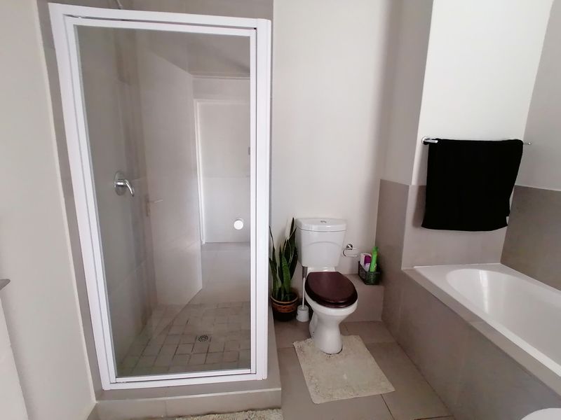 Secure 2-bedroom And 1-bathroom Apartment In Kuils River - Photo 8