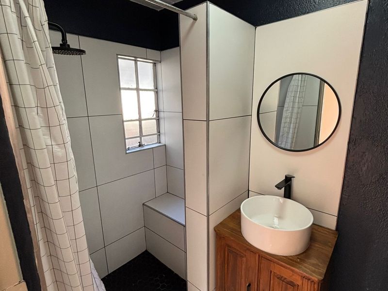 Secure 2-bedroom And 2-bathroom Townhouse In View Street, Rietvalleirand - Photo 9