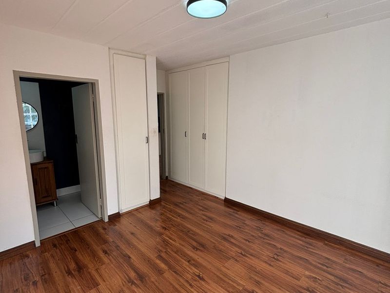 Secure 2-bedroom And 2-bathroom Townhouse In View Street, Rietvalleirand - Photo 8