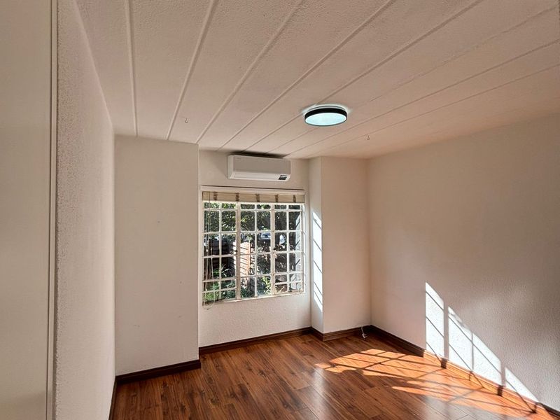 Secure 2-bedroom And 2-bathroom Townhouse In View Street, Rietvalleirand - Photo 7
