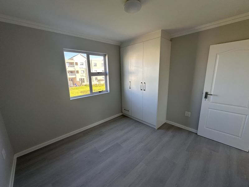Brand Spanking New - 3 Bed, 2 Bath, First Floor Apartment, In Broadstone 24 Hour Security Estate,  Sunningdale, West Coast. - Photo 10