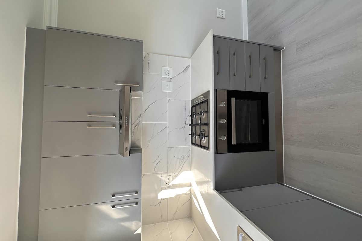Brand Spanking New - 3 Bed, 2 Bath, First Floor Apartment, In Broadstone 24 Hour Security Estate,  Sunningdale, West Coast. - Photo 4