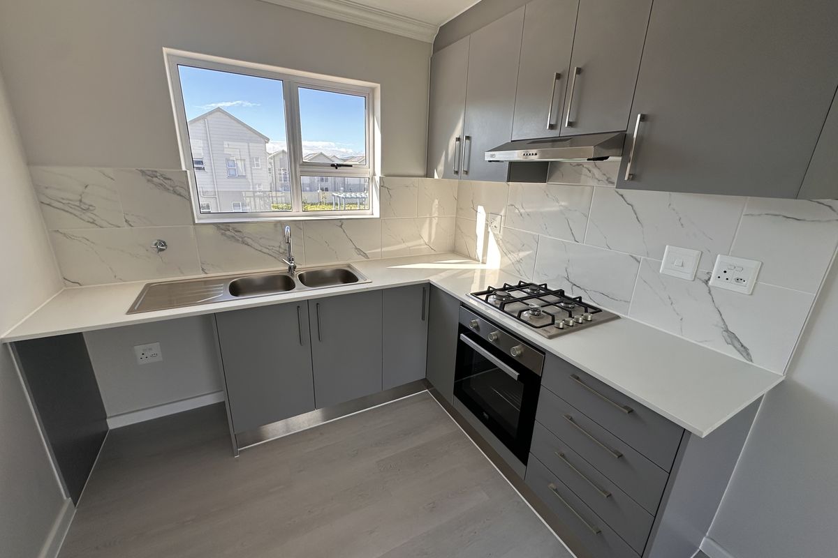 Brand Spanking New - 3 Bed, 2 Bath, First Floor Apartment, In Broadstone 24 Hour Security Estate,  Sunningdale, West Coast. - Photo 3