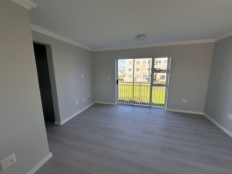 Brand Spanking New - 3 Bed, 2 Bath, First Floor Apartment, In Broadstone 24 Hour Security Estate,  Sunningdale, West Coast. - Photo 5