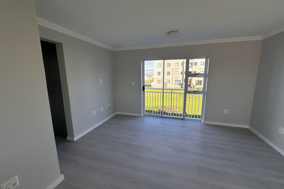 Brand Spanking New - 3 Bed, 2 Bath, First Floor Apartment, In Broadstone 24 Hour Security Estate,  Sunningdale, West Coast. - Photo 5