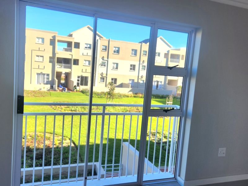 Brand Spanking New - 3 Bed, 2 Bath, First Floor Apartment, In Broadstone 24 Hour Security Estate,  Sunningdale, West Coast. - Photo 2