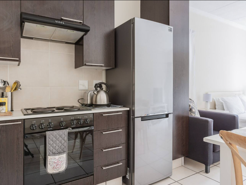 Fully Furnished Corporate Executive Studio Apartment In Fourways - Photo 2