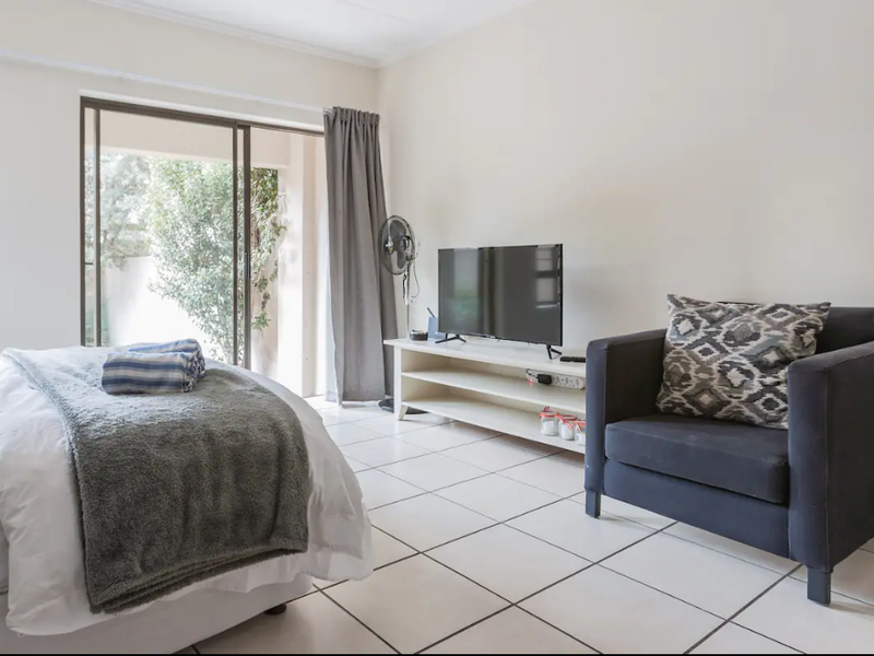 Fully Furnished Corporate Executive Studio Apartment In Fourways - Photo 5