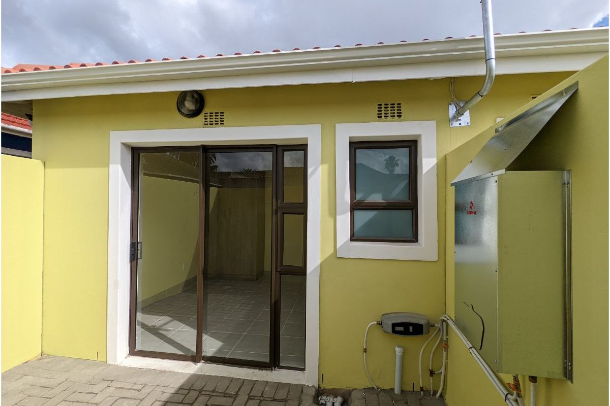Secure 1-bedroom And 1-bath With Private Court Yard In Parow Valley, Cape Town. - Photo 2