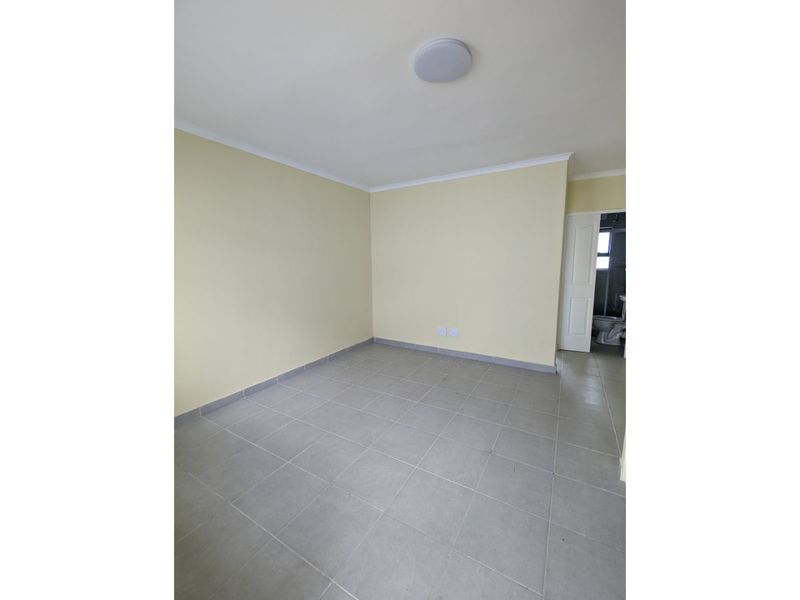 Secure 1-bedroom And 1-bath With Private Court Yard In Parow Valley, Cape Town. - Photo 5