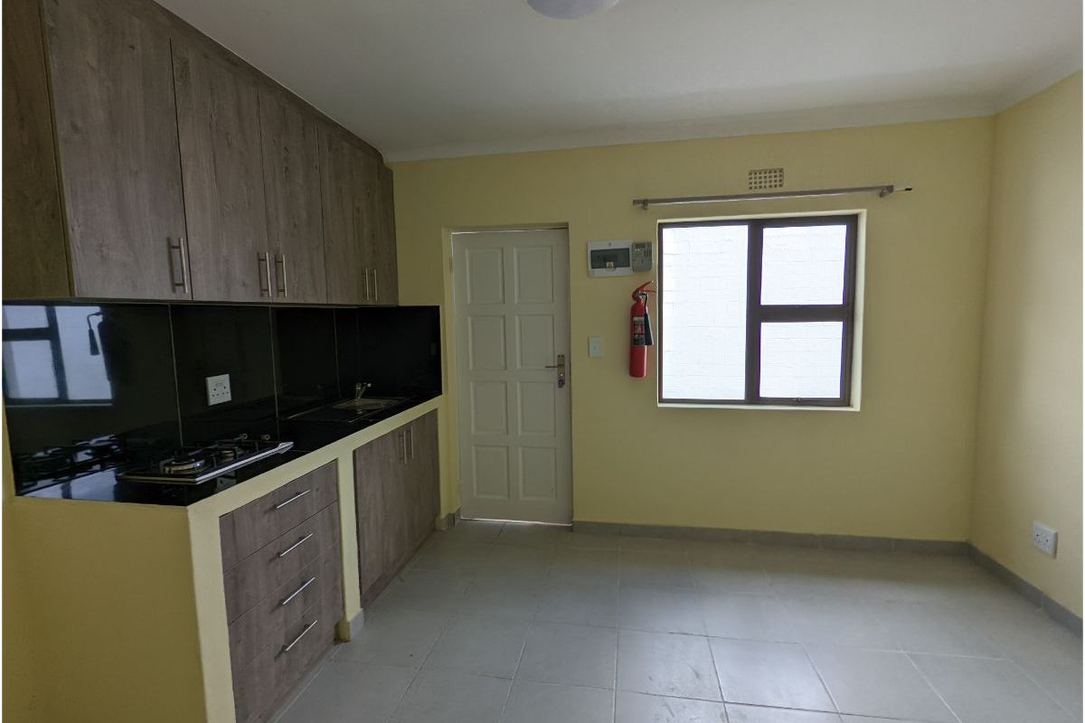 Secure 1-bedroom And 1-bath With Private Court Yard In Parow Valley, Cape Town. - Photo 3