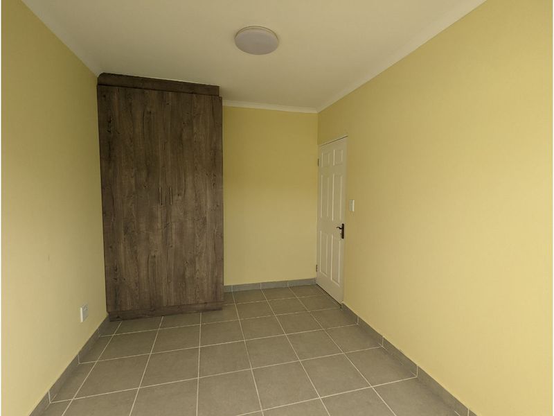 Secure 1-bedroom And 1-bath With Private Court Yard In Parow Valley, Cape Town. - Photo 10
