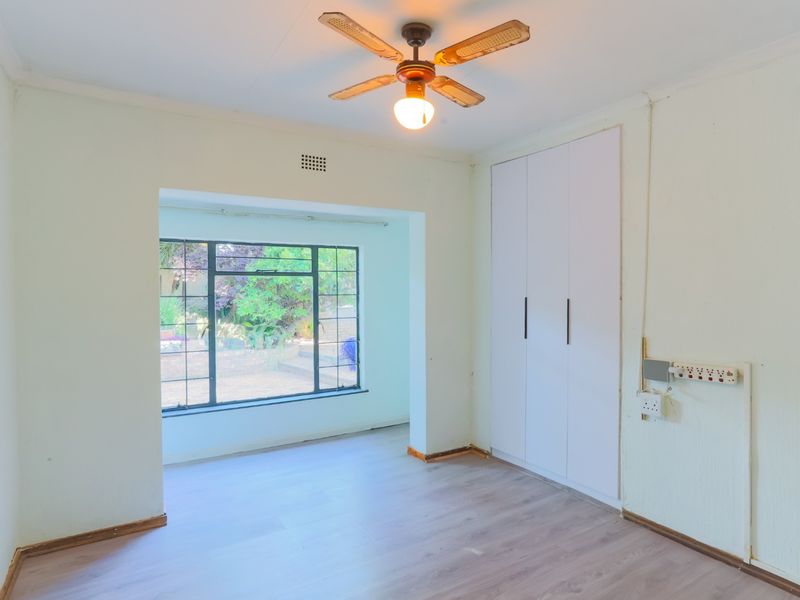 Secure 3-bedroom And 2-bathroom House In James Road, Olivedale - Photo 8