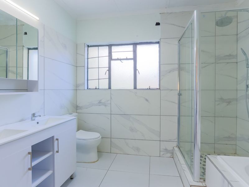 Secure 3-bedroom And 2-bathroom House In James Road, Olivedale - Photo 7