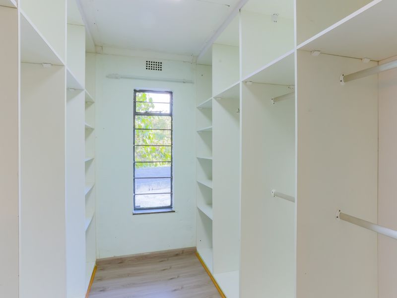 Secure 3-bedroom And 2-bathroom House In James Road, Olivedale - Photo 6