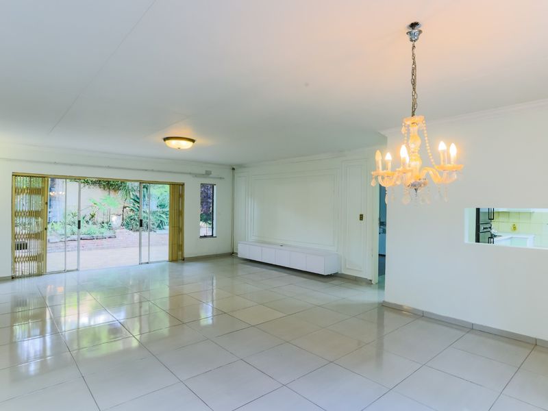 Secure 3-bedroom And 2-bathroom House In James Road, Olivedale - Photo 4