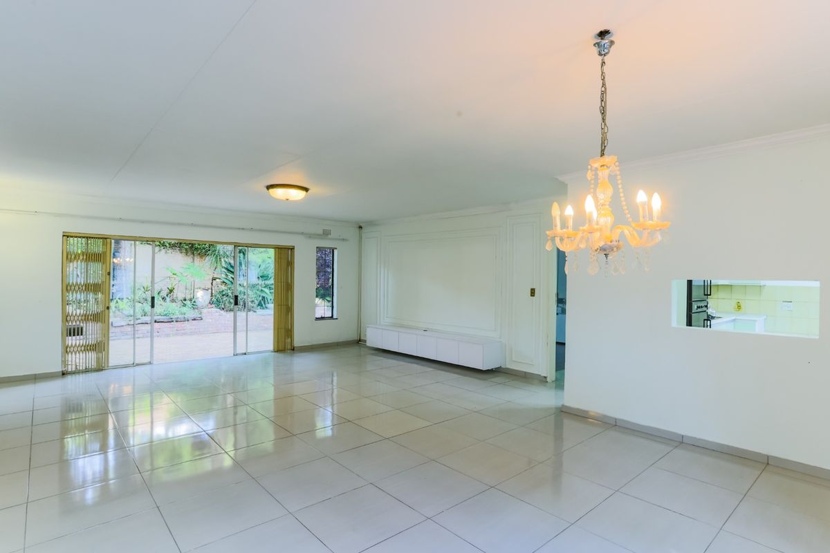 Secure 3-bedroom And 2-bathroom House In James Road, Olivedale - Photo 4