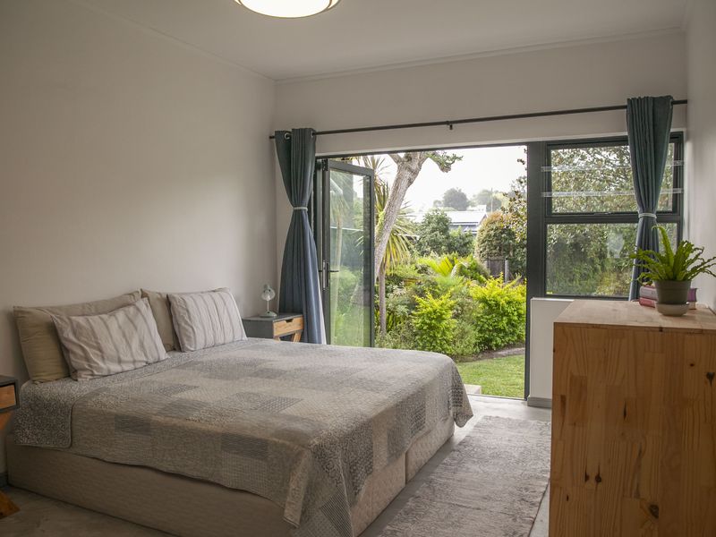 Lovely Family 3-Bedroom And 2-Bathroom Home - Photo 10