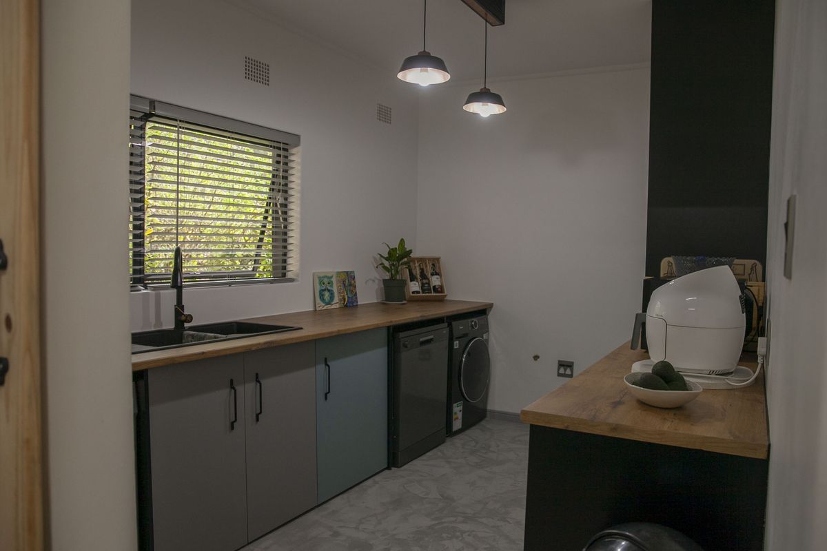 Lovely Family Home with Separate Office - Photo 4