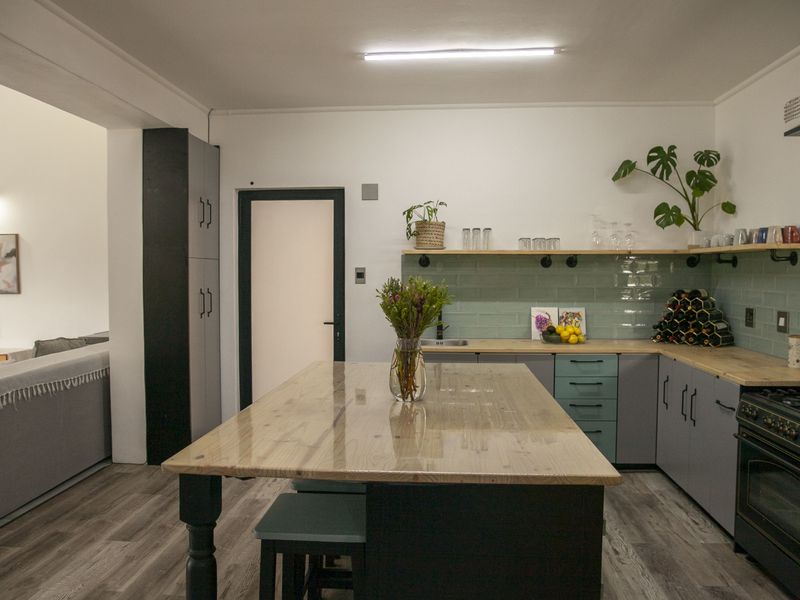 Lovely Family Home with Separate Office - Photo 2