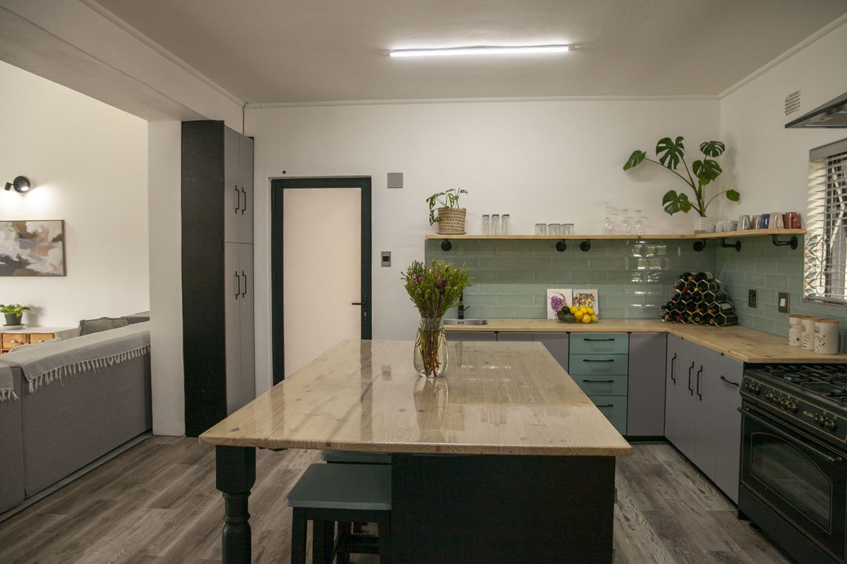Lovely Family Home with Separate Office - Photo 2