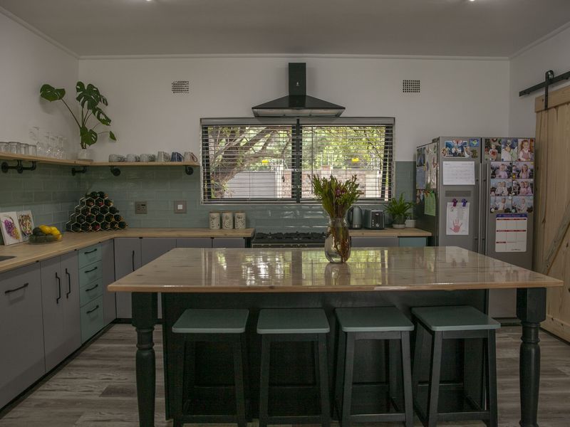 Lovely Family Home with Separate Office - Photo 3