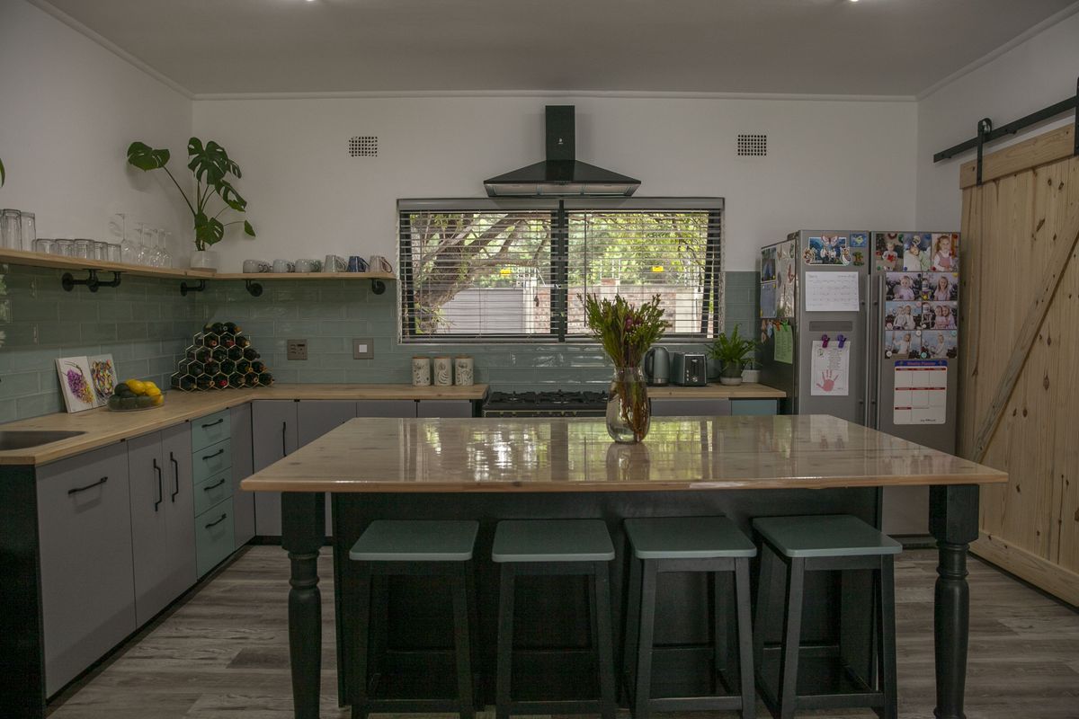 Lovely Family Home with Separate Office - Photo 3