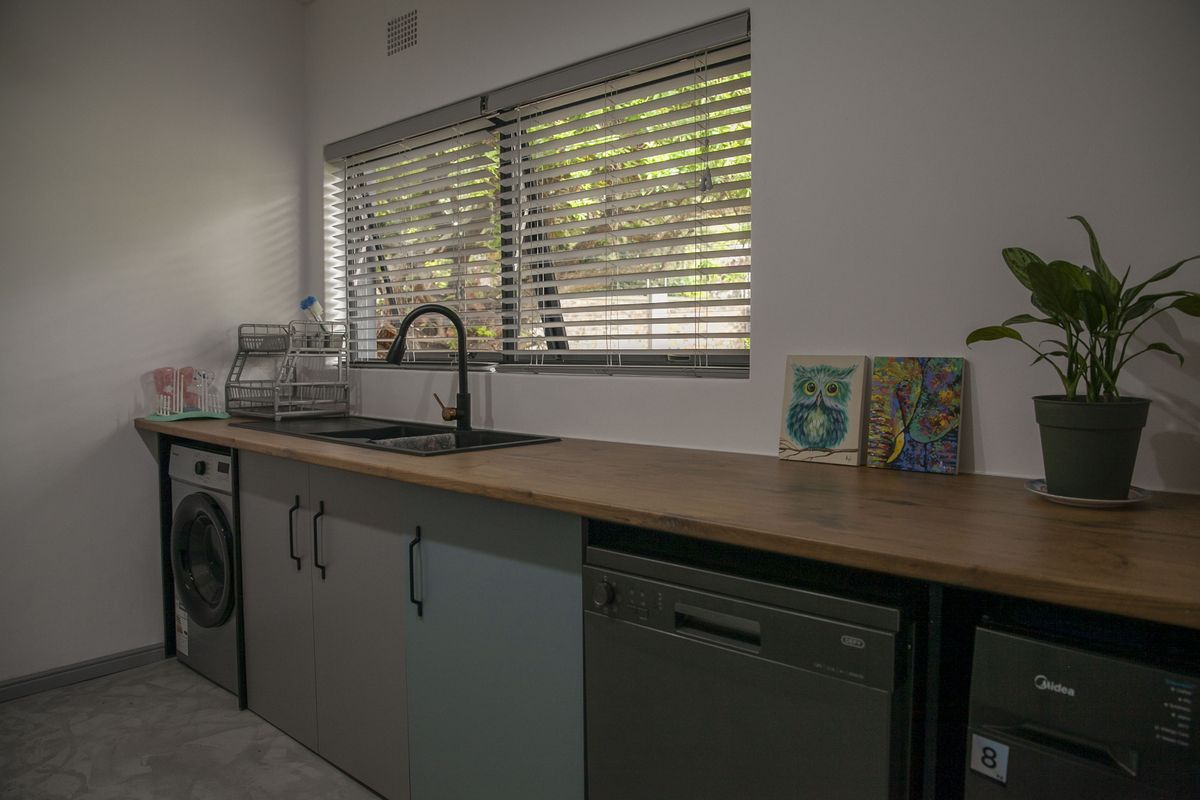Lovely Family Home with Separate Office - Photo 5